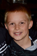 Load image into Gallery viewer, Holiday Wreath and Wine Tasting Workshop at Gray's Mercantile